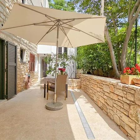 Carla Novigrad Istria