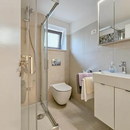 Carla Novigrad Istria